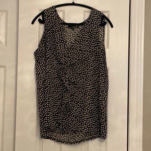 Sleeveless blouse with flared neckline